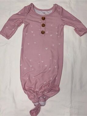 Caden Lane pink knotted bamboo gown with hearts design sz 0-3 months EUC